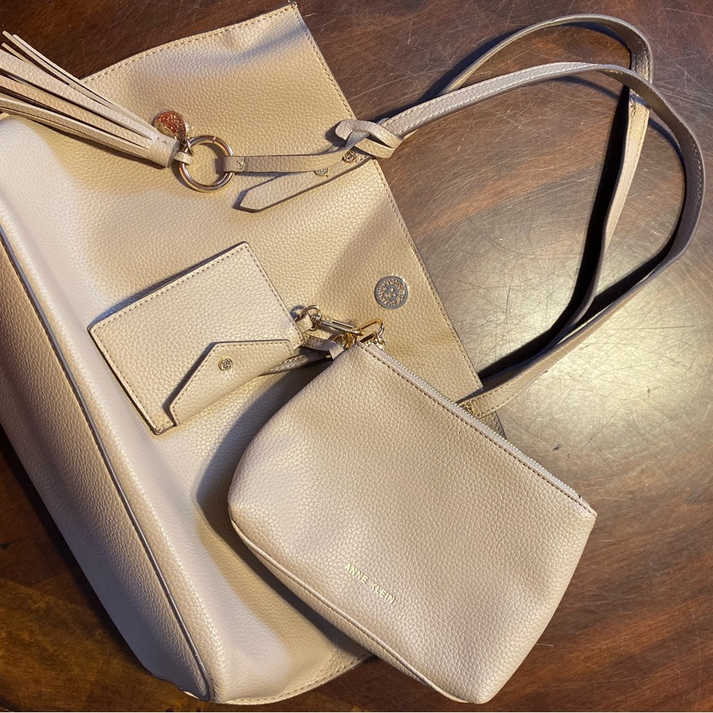 3 piece set! Anne Kline Elegant Cream Tote, Clutch and Cardholder Set - Picture 6 of 9